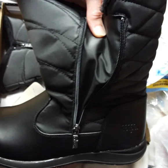 NIB womens Totes black waterproof boots
