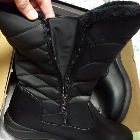 NIB womens Totes black waterproof boots