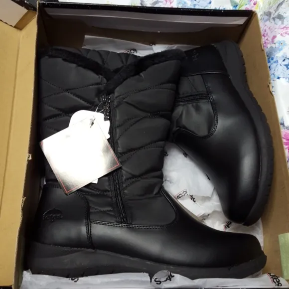 NIB womens Totes black waterproof boots