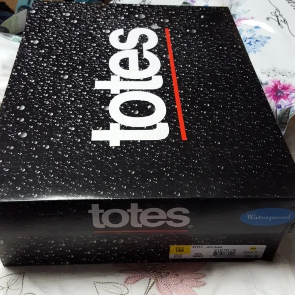 NIB womens Totes black waterproof boots