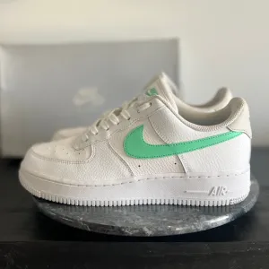 Nike Air Force 1 ‘07 315115-164 Women’s sz. 8.5 White Green Glow w/Box