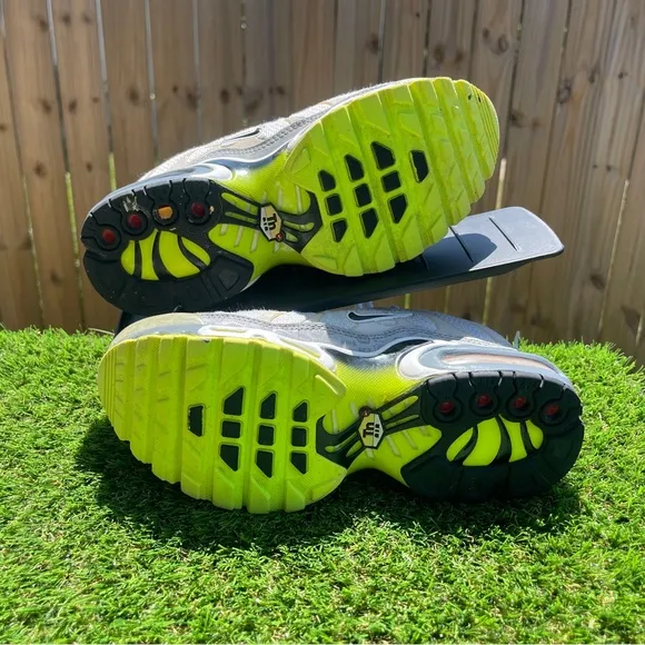 Nike Air Max Plus Gray Running Shoes  GS Youth Sz 4Y