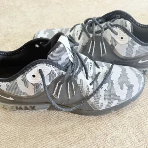 Nike Air Max Sequent 3 black and white Camo Sneakers good condition size 10