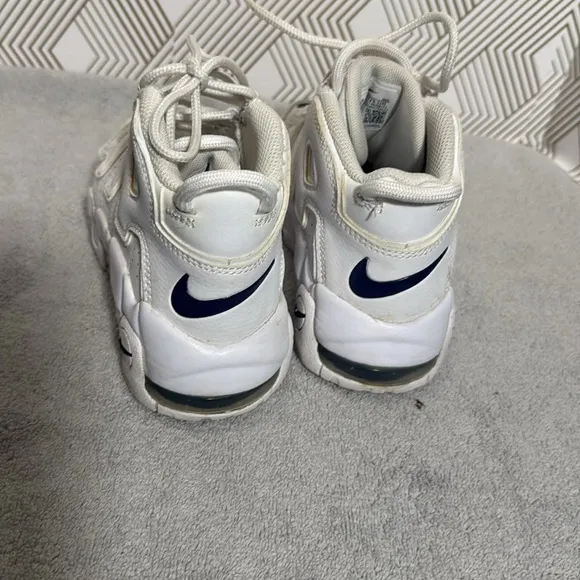 Nike Air more uptempo GS Kids  youth size 1 White Sneakers tennis shoes high top