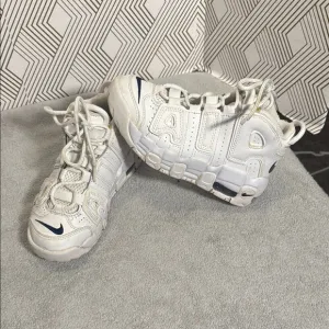 Nike Air more uptempo GS Kids  youth size 1 White Sneakers tennis shoes high top