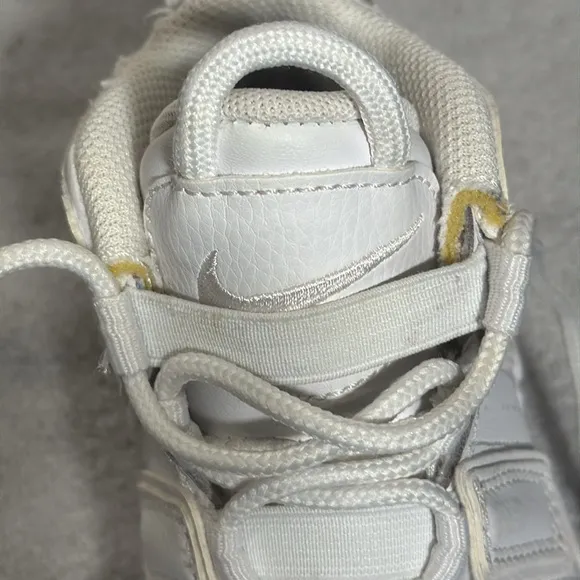 Nike Air more uptempo GS Kids  youth size 1 White Sneakers tennis shoes high top