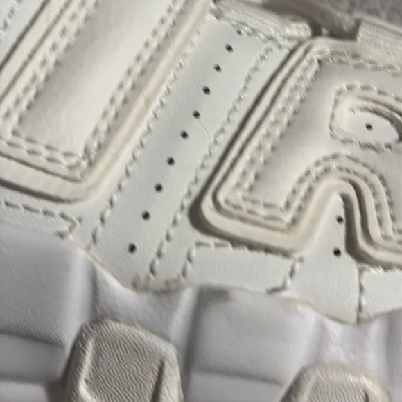 Nike Air more uptempo GS Kids  youth size 1 White Sneakers tennis shoes high top