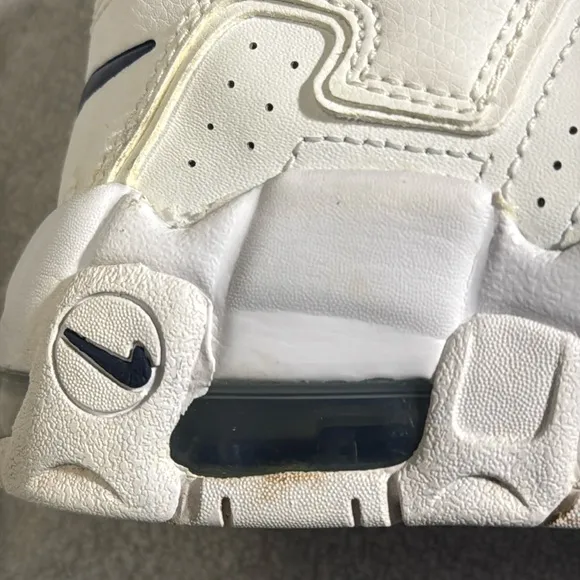 Nike Air more uptempo GS Kids  youth size 1 White Sneakers tennis shoes high top