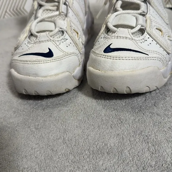 Nike Air more uptempo GS Kids  youth size 1 White Sneakers tennis shoes high top
