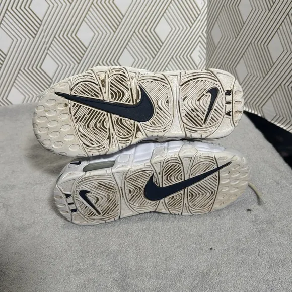 Nike Air more uptempo GS Kids  youth size 1 White Sneakers tennis shoes high top
