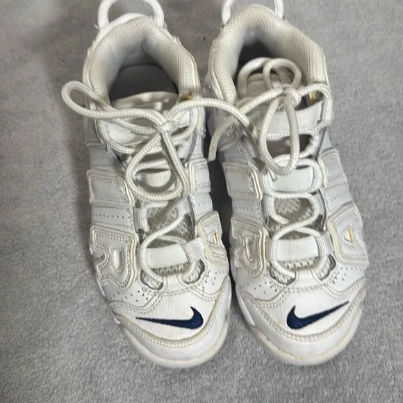 Nike Air more uptempo GS Kids  youth size 1 White Sneakers tennis shoes high top
