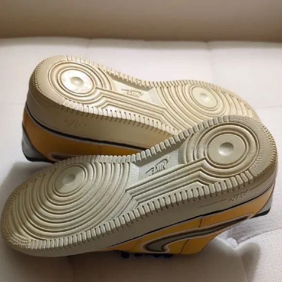 Nike Athletic Shoes Yellow and Blue with Low-Top Design and Smooth Material
