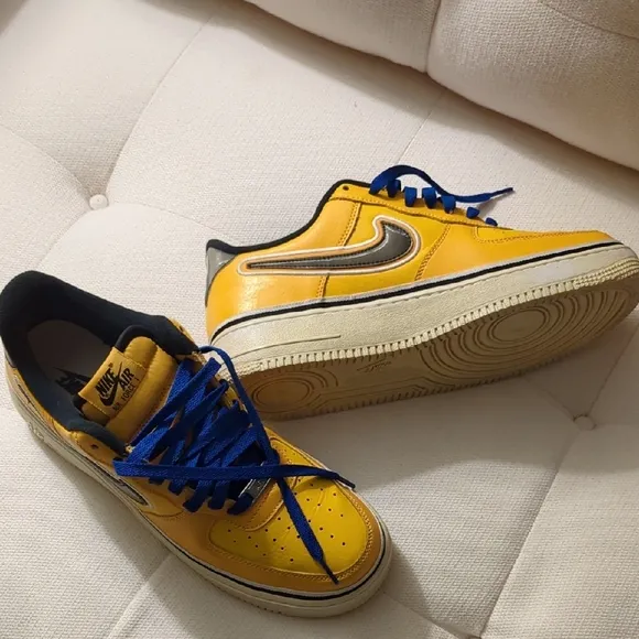 Nike Athletic Shoes Yellow and Blue with Low-Top Design and Smooth Material
