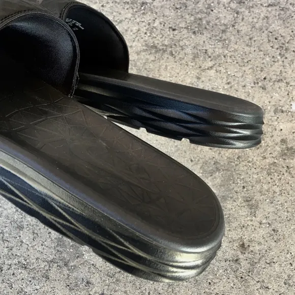 NIKE BENASSI SOLARSOFT SLIDES JDI BLACK  RAIDERS