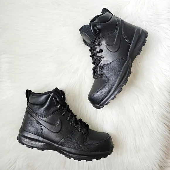 Nike Boys Manoa Sneaker Rugged Black Boots with Leather Upper Trail Style Sz 5Y
