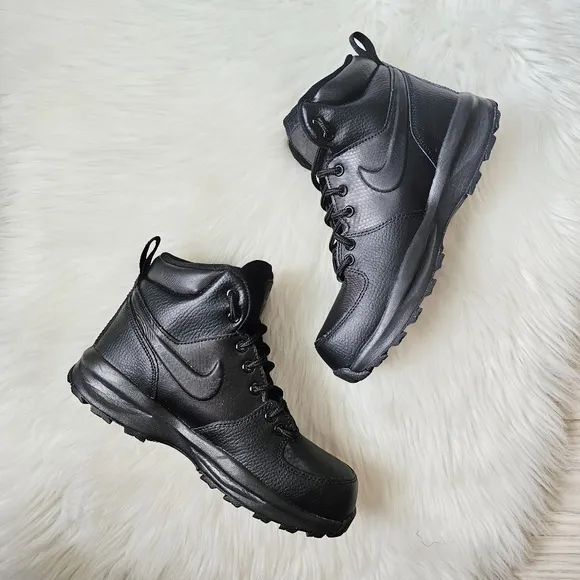 Nike Boys Manoa Sneaker Rugged Black Boots with Leather Upper Trail Style Sz 5Y