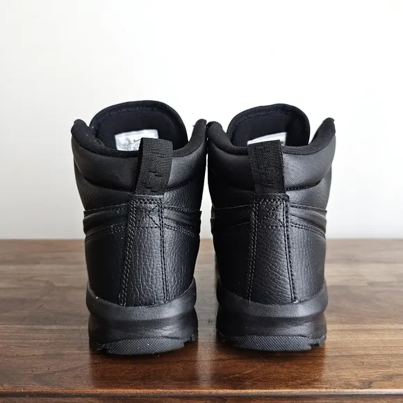 Nike Boys Manoa Sneaker Rugged Black Boots with Leather Upper Trail Style Sz 5Y