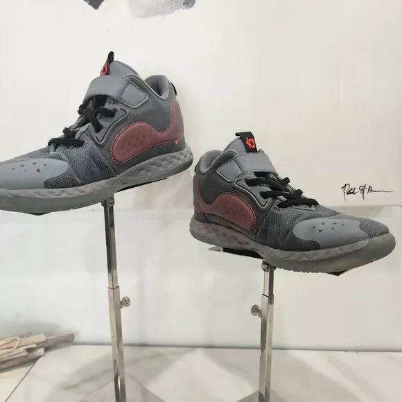 [NIKE] boys size 3- KD trey 5 VII- CUTEST gray/ black &amp; hot pink sneakers.