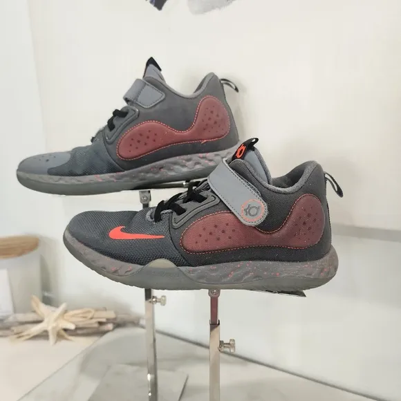 [NIKE] boys size 3- KD trey 5 VII- CUTEST gray/ black &amp; hot pink sneakers.