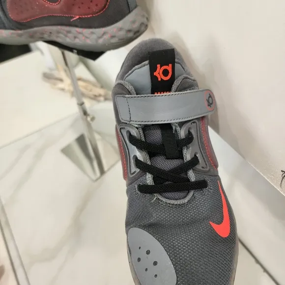 [NIKE] boys size 3- KD trey 5 VII- CUTEST gray/ black &amp; hot pink sneakers.
