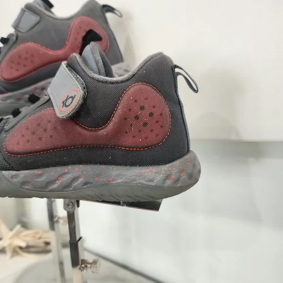 [NIKE] boys size 3- KD trey 5 VII- CUTEST gray/ black &amp; hot pink sneakers.