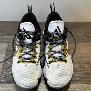 Nike Giannis Immortality Championship White Gold Basketball Shoes 11 CZ4099-100