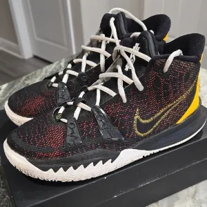 Nike Kids Kyrie 7  Black and Yellow Basketball Sneakers Size 5y