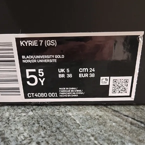 Nike Kids Kyrie 7  Black and Yellow Basketball Sneakers Size 5y