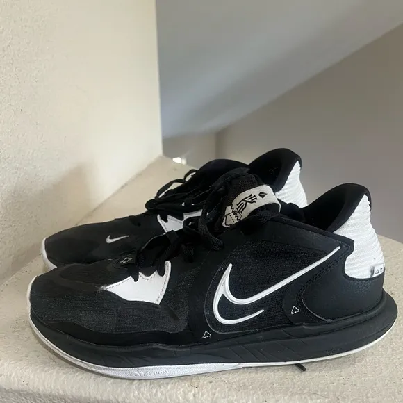 Nike Kyrie 5 Low TB Sneakers Shoes Mens Sz 11 Black White Basketball NO INSOLES
