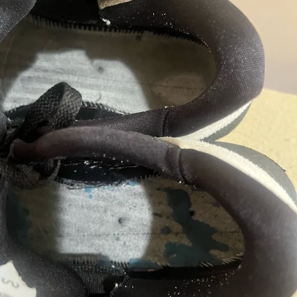Nike Kyrie 5 Low TB Sneakers Shoes Mens Sz 11 Black White Basketball NO INSOLES
