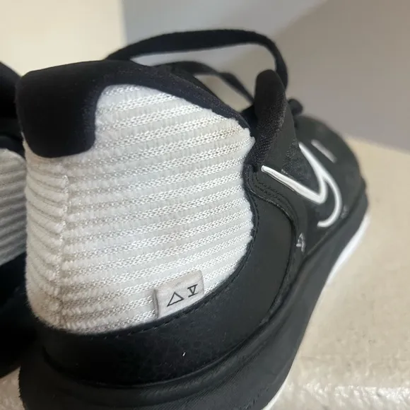 Nike Kyrie 5 Low TB Sneakers Shoes Mens Sz 11 Black White Basketball NO INSOLES