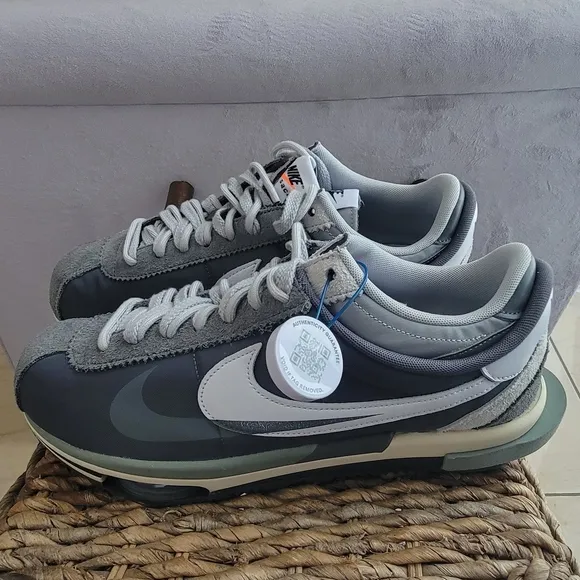 Nike Men's Gray Sneakers/ Sacai Size US 12.