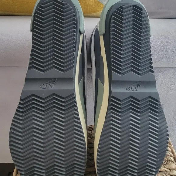 Nike Men's Gray Sneakers/ Sacai Size US 12.
