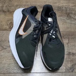 Nike Quest sneaker women's size 9.5