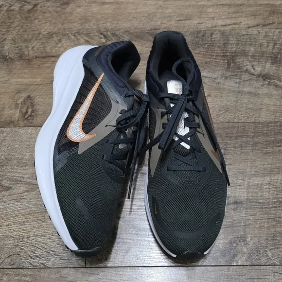 Nike Quest sneaker women's size 9.5