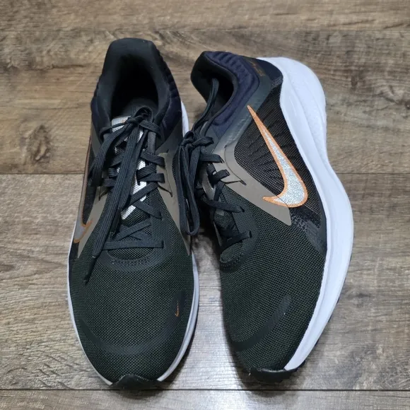 Nike Quest sneaker women's size 9.5