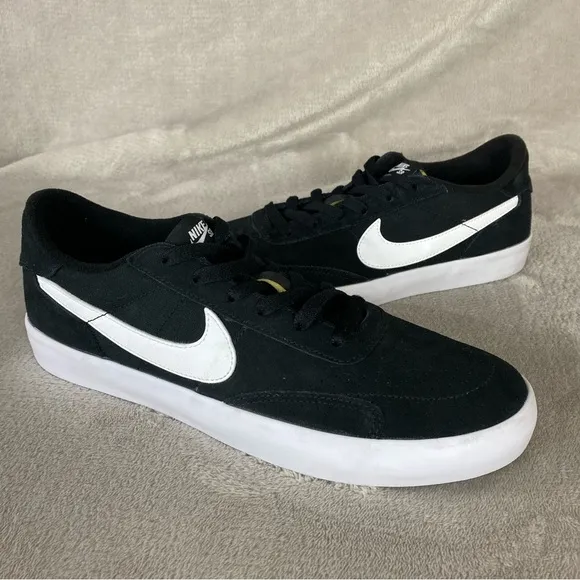 Nike SB Heritage Vulc Men's Sneakers Size 10 Black White Suede Skate Shoes NEW