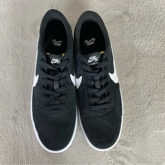 Nike SB Heritage Vulc Men's Sneakers Size 10 Black White Suede Skate Shoes NEW