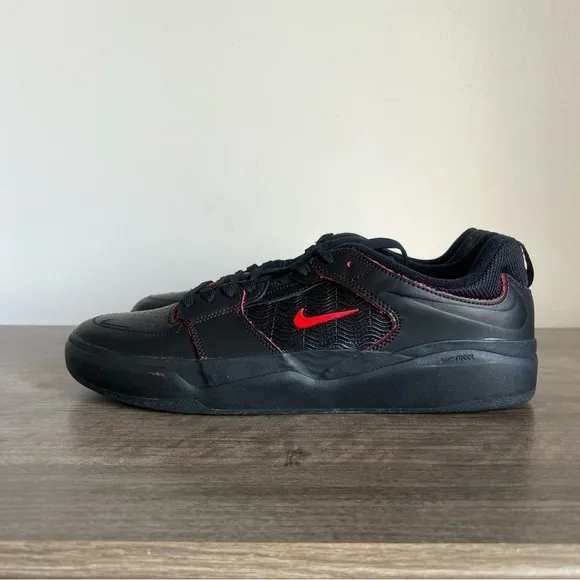 Nike SB Ishod Wair Black Red Men's Skate Shoe Size 10 SKU#24208