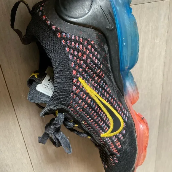 Nike vapor max kid shoes size 3.5 Y.