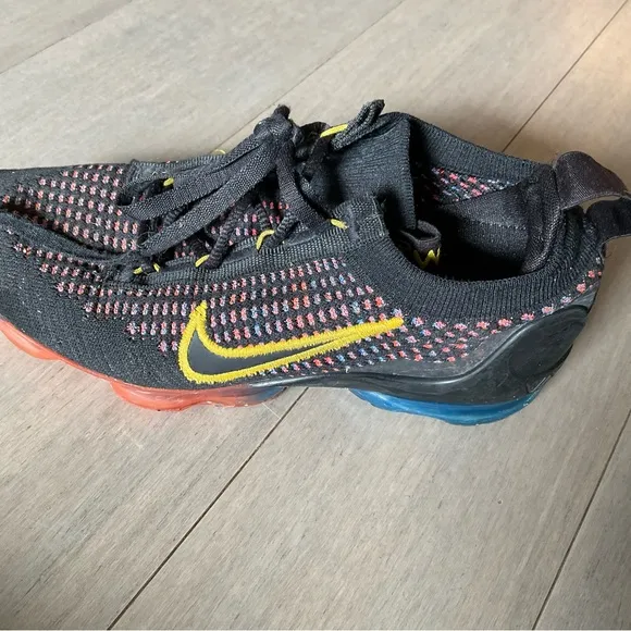Nike vapor max kid shoes size 3.5 Y.