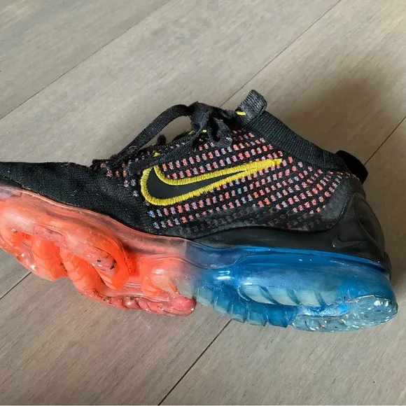 Nike vapor max kid shoes size 3.5 Y.