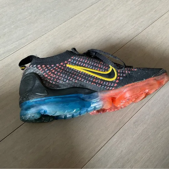 Nike vapor max kid shoes size 3.5 Y.