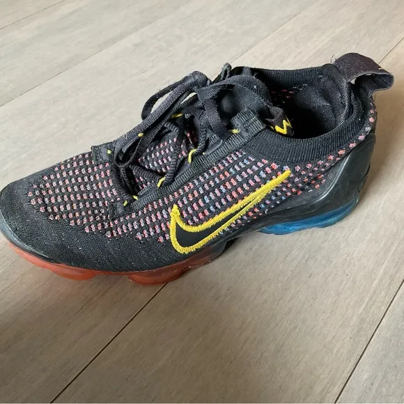 Nike vapor max kid shoes size 3.5 Y.