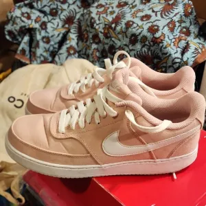 Nike Women's Pink Sneakers Size 9 EUC