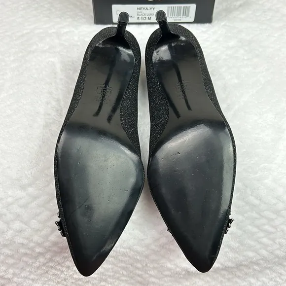 Nina Neya Textured Metallic Jeweled Mid Heel Classic Dress Pump NEW 5.5