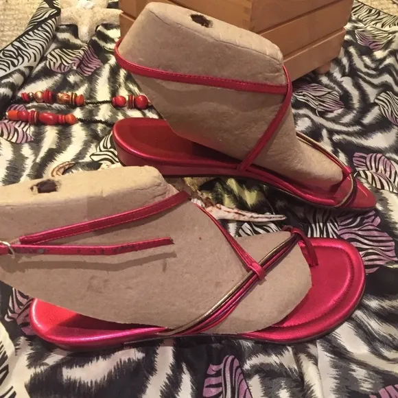 NIWT Banana Republic metallic Raspberry sandals 8.5