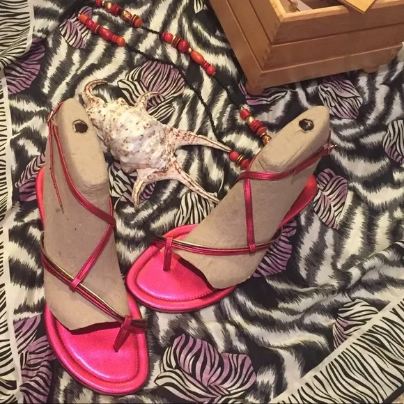 NIWT Banana Republic metallic Raspberry sandals 8.5