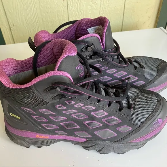 North face women’s Endurus Hiking goretex shoe purple black 8.5