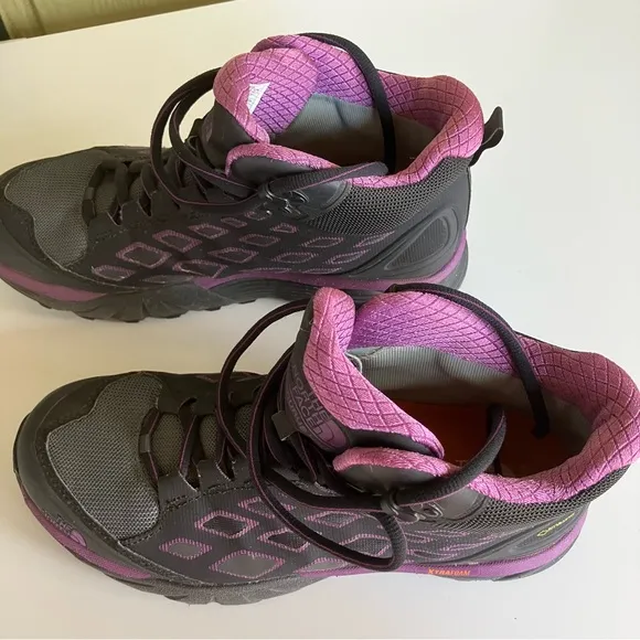 North face women’s Endurus Hiking goretex shoe purple black 8.5